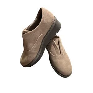 Clarks Airabell Sky slip-on in pebble suede size 7 1/2